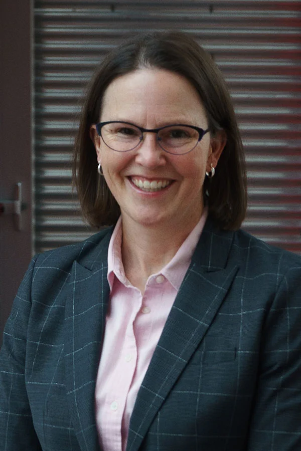 A head and shoulders Image of Alison Flynn