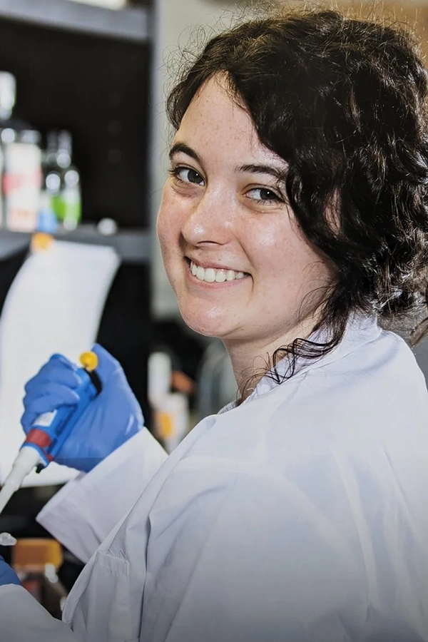 A head and shoulders image of Isabelle Hinch